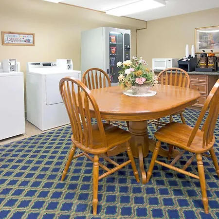 Super 8 By Wyndham St. Clair Mo-2