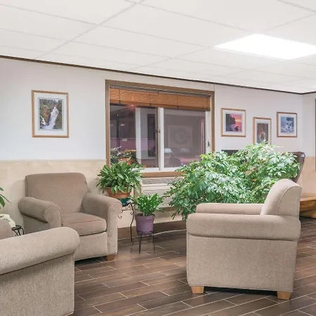Super 8 By Wyndham Superior Wi-3