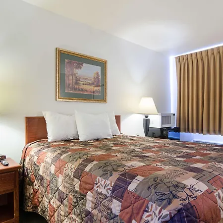 Rodeway Inn Larned-2
