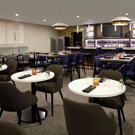 Doubletree By Hilton Montreal Airport-3