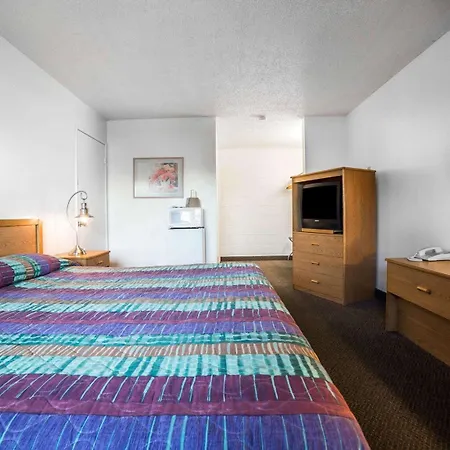Rodeway Inn & Suites-2