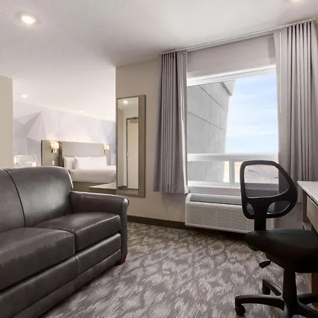 Days Inn By Wyndham Calgary North Balzac-2