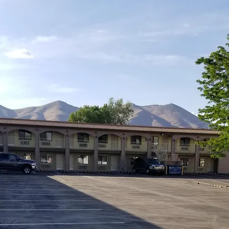 Days Inn By Wyndham Winnemucca-3