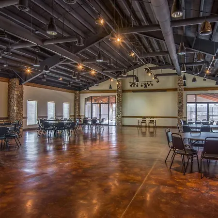 Americinn By Wyndham Pampa Event Center-2