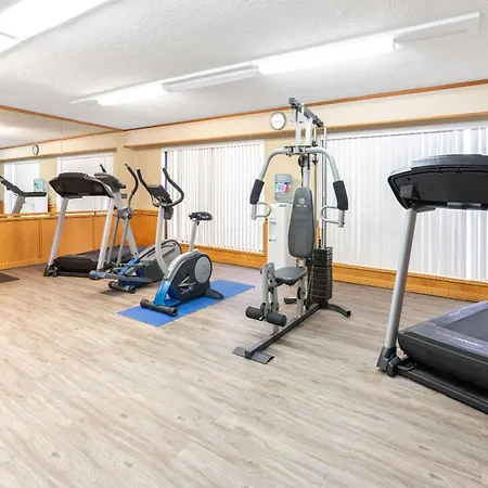 Ramada By Wyndham Coquitlam-2
