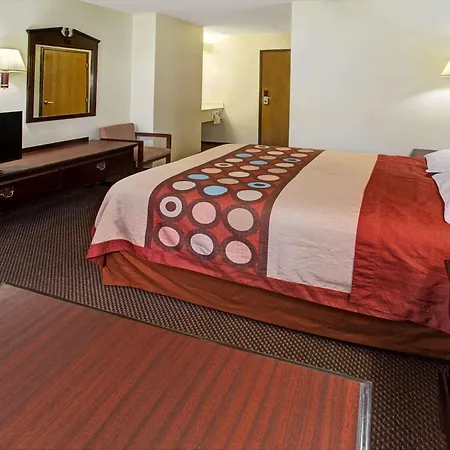 Super 8 By Wyndham Heath/Newark-3