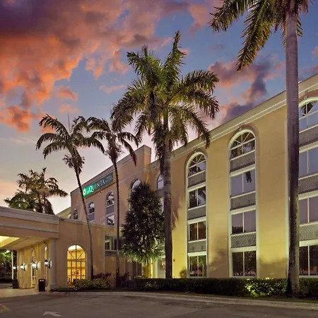 La Quinta Inn & Suites By Wyndham Sunrise-2