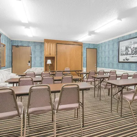 Wrangler Hotel Morris-3