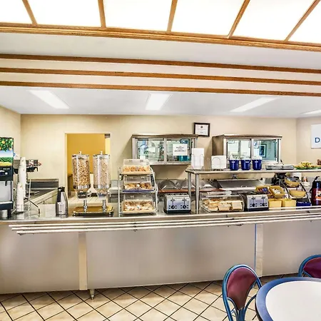 Days Inn & Suites By Wyndham Fullerton-2