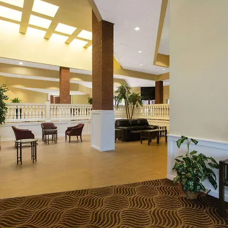 Days Inn & Suites By Wyndham Tallahassee Conf Center I-10-3