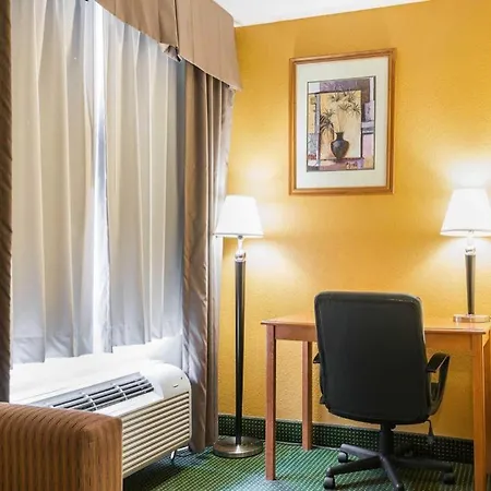 Quality Inn & Suites Franklin-2