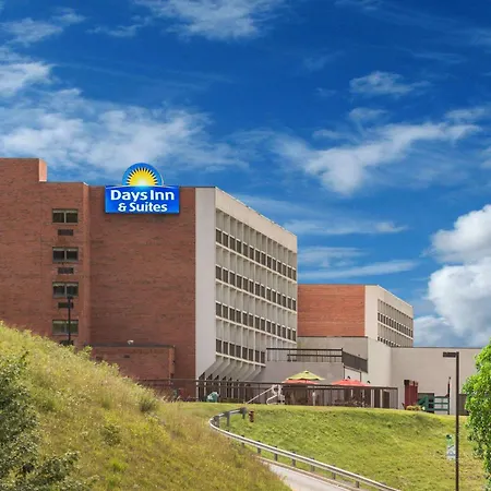 Days Inn & Suites By Wyndham Sutton Flatwoods-2