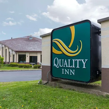 Quality Inn Sycamore - Dekalb-3