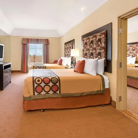 Super 8 by Wyndham Hidalgo at La Plaza Mall&Mcallen Airport-3