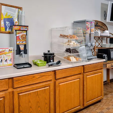 Americas Best Value Inn-Ellsworth-3