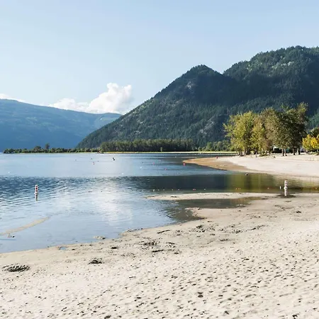 Super 8 By Wyndham Sicamous-3