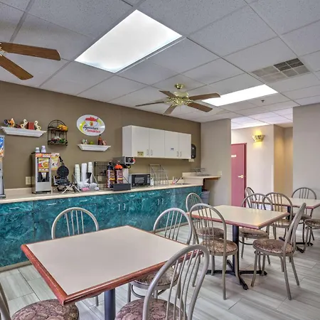 Super 8 By Wyndham Waterloo-3