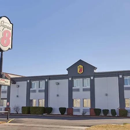 Super 8 By Wyndham Wichita Airport West Kellogg-3