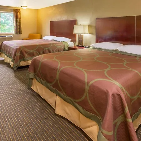 Super 8 By Wyndham Woodburn-2