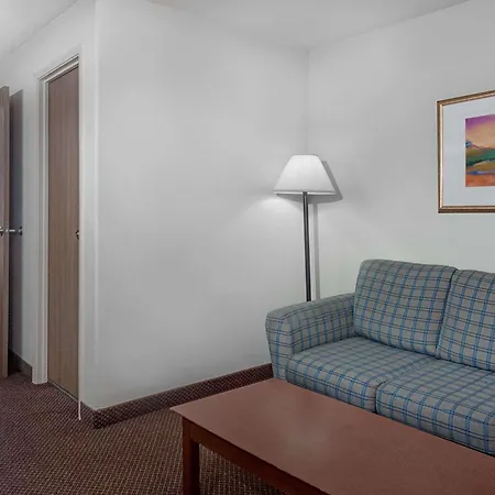 Super 8 By Wyndham Caraquet-3