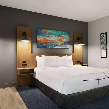 La Quinta Inn & Suites By Wyndham College Station North-3