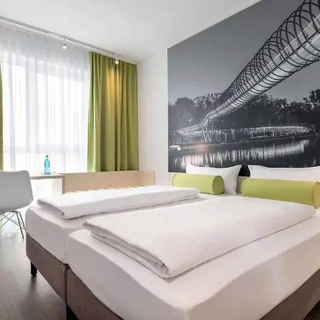 Super 8 By Wyndham Oberhausen Am Centro-3
