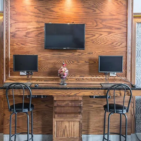 Econo Lodge Inn & Suites-3