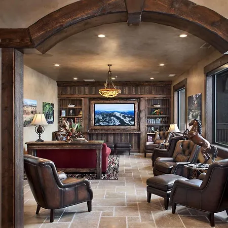 Glacier International Lodge-2