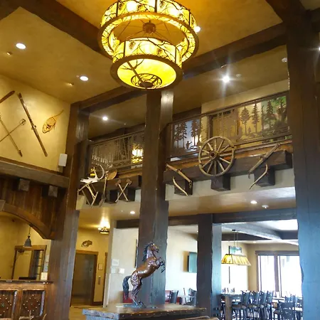 Glacier International Lodge-3