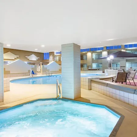 Ramada By Wyndham Midtown Grand Island-2