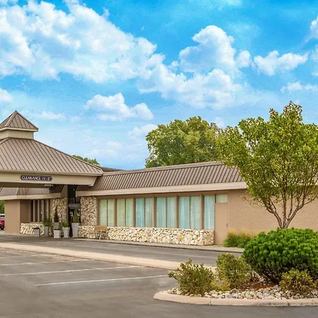 Ramada By Wyndham Midtown Grand Island-3