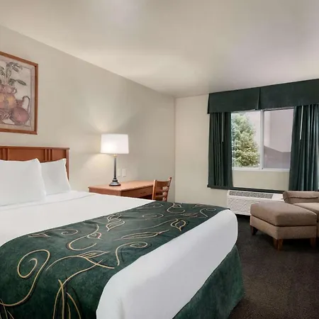 Travelodge By Wyndham Clinton Valley West Court-2