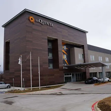La Quinta Inn & Suites By Wyndham Lewisville-2