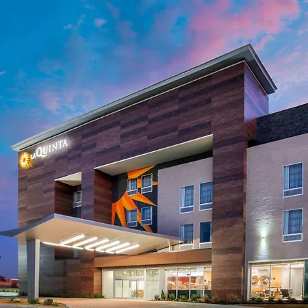 La Quinta Inn & Suites By Wyndham Lewisville-2
