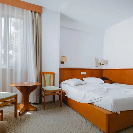 Hotel Gueleryuez 2-3
