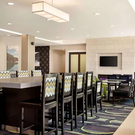 La Quinta Inn & Suites By Wyndham Burlington-2