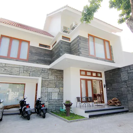 Silas Garden-2