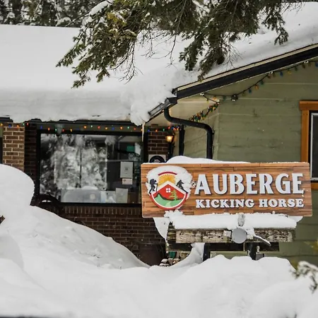 Auberge Kicking Horse Guest House-3