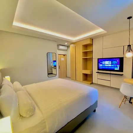 Front One King Hotel Tuban-3
