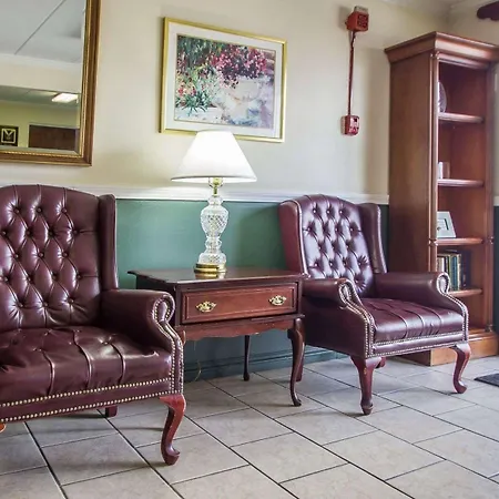 Econo Lodge Inn & Suites Windsor Locks Bradley Airport-2