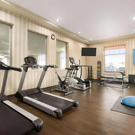 Days Inn & Suites By Wyndham Edmonton Airport-3