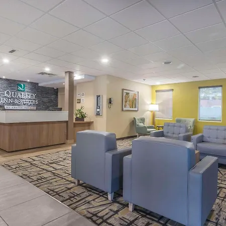 Quality Inn & Suites Windsor - Downtown-2