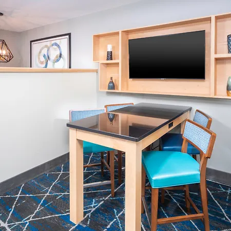 Holiday Inn Express & Suites Brevard - City Center By Ihg-3