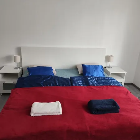 Rakos-Patak Family House Garden & Free Parking-2
