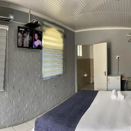 Host Hub Guest House Edenvale-3