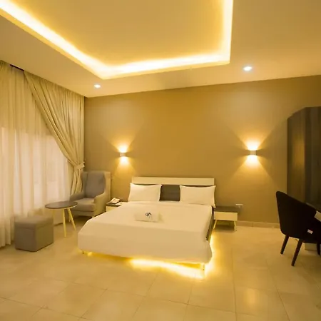 Triple 9 Apartments,Pool & Spa-2