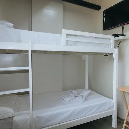 Filmore Suites Makati By Reddoorz-2