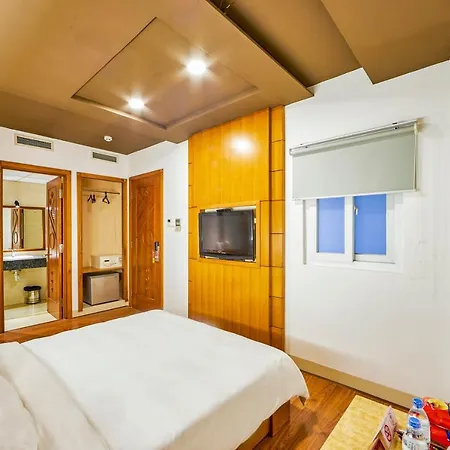 The Noble Swan Hotel Saigon-2