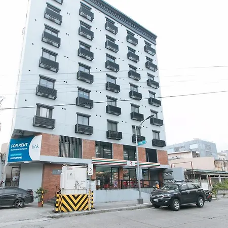 Filmore Suites Makati By Reddoorz-3