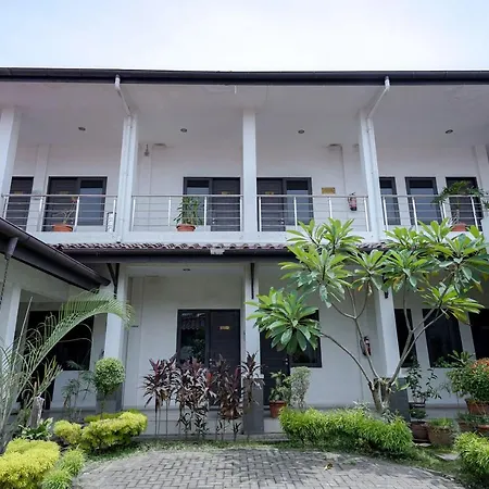 Reddoorz @ Avros Guest House Medan-3